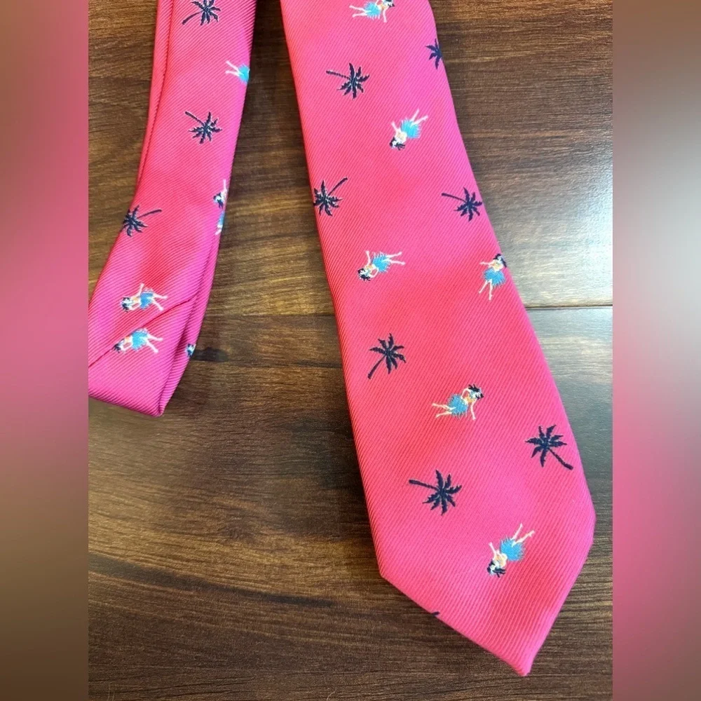 🌿END of SEASON SALE🌿AMERICAN EAGLE Outfitters Pink Tropical  Design Tie